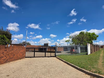Industrial Property To Let: 2,000 m² in Chamdor, Krugersdorp, Gauteng