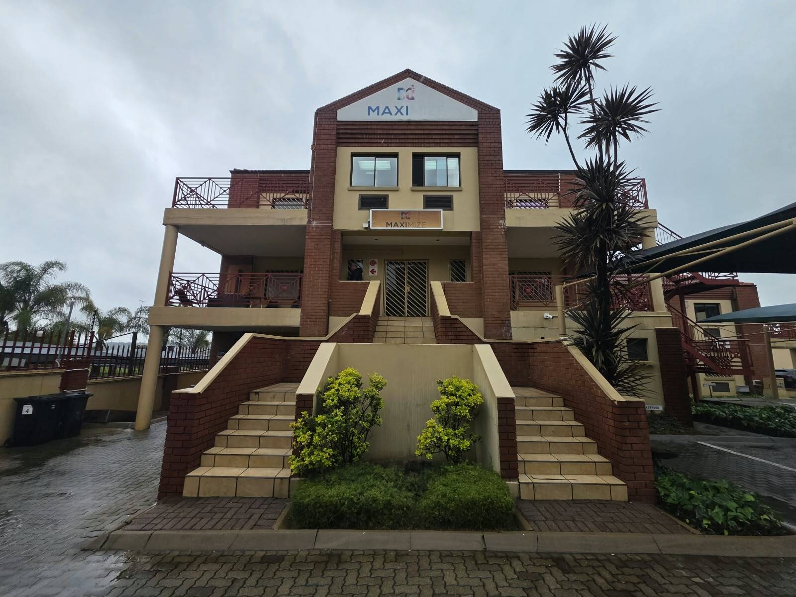 Office space of 325 m² To Let in Allen's Nek, Roodepoort, Gauteng