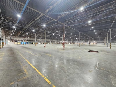 Industrial Property To Let - 27,809 m² in Kruinhof, Germiston