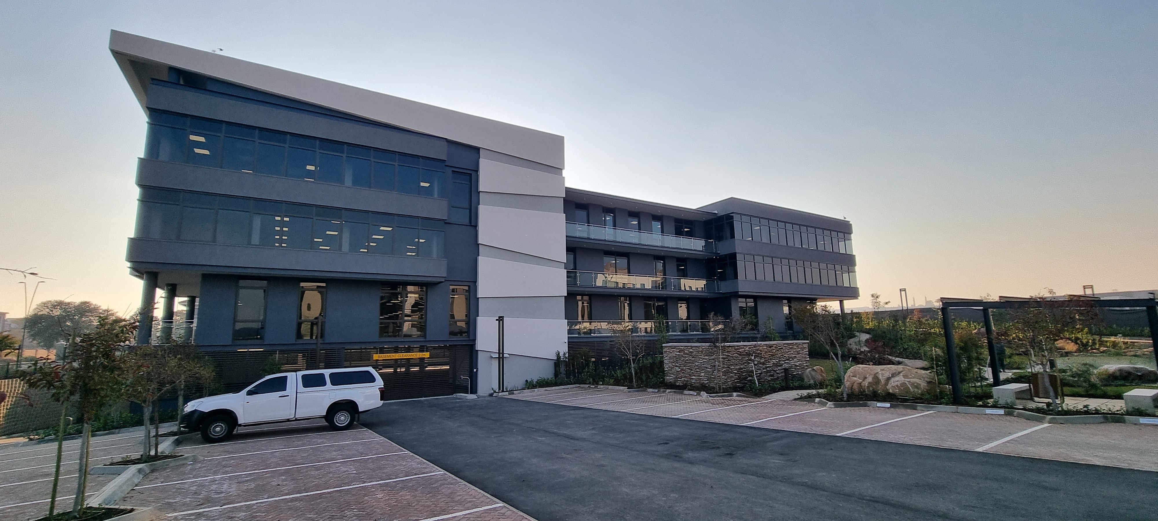 Newly Fitted Out Office TO LET in Brand -New AAA-Grade Midrand Building