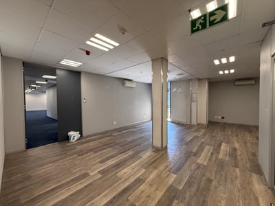 Office To Let, 1,064 m² in B-Grade Building located in Rosebank, Johannesburg