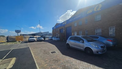 Industrial Property To Let: 537 m² in Milnerton, Western Cape