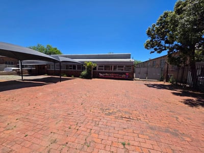 Industrial Factory For Sale, 1,000 m² in Robertville, Roodepoort, Gauteng