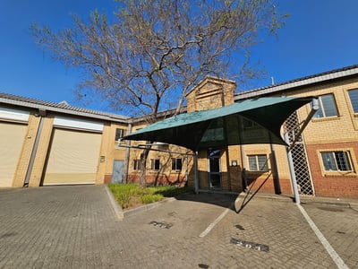 Industrial Warehouse To Let, 759m² in Linbro Park, Sandton, Gauteng