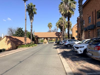 110m2 Office Available to Let in Popular Fourways Business Park