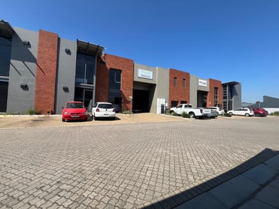 Industrial Warehouse To Let, 449 m² in Stikland Industrial, Bellville